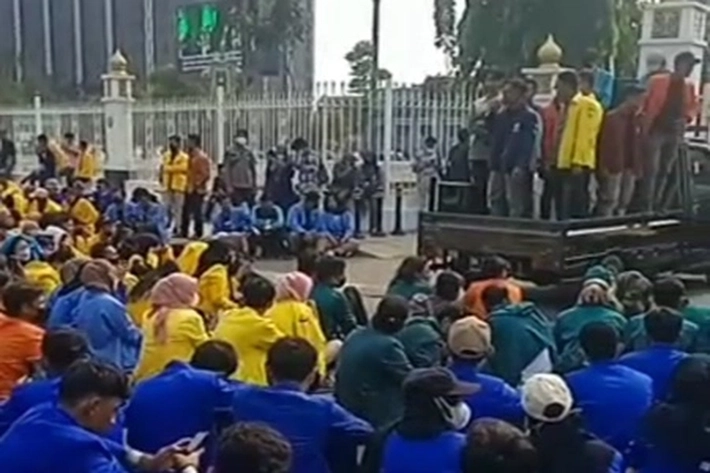 Ratusan Mahasiswa di Pekanbaru Unjuk Rasa, 'Masih Soal BBM dan Minyak Goreng'