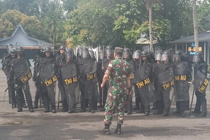 Danlanud RSN Siagakan Pasukan Anti Huru Hara Terkait Demo Mahasiswa di Pekanbaru