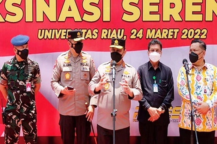 Walikota Pekanbaru Raih Penghargaan Capaian Vaksinasi dari Wakapolri