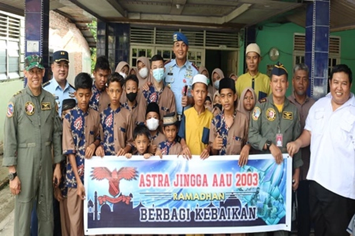 Bulan Ramadhan: ASTRAJINGGA AAU Alumni 2003 Berbagi di Panti Sosial