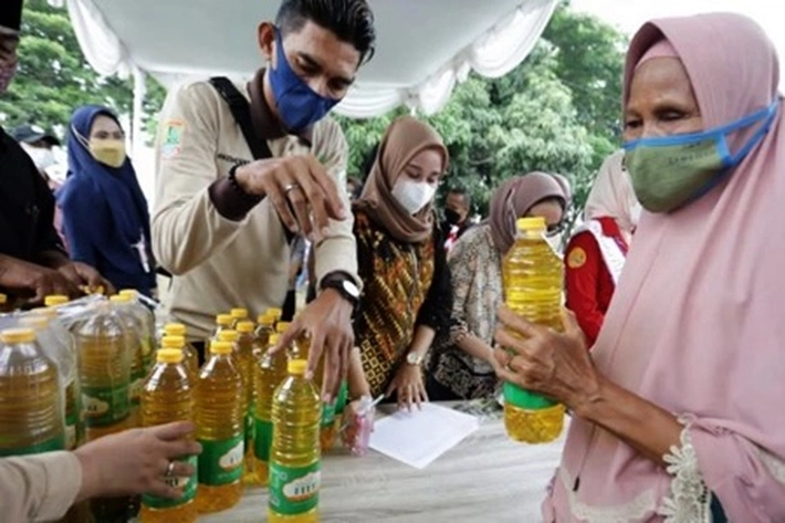 Warga Pekanbaru Serbu Pasar Murah Minyak Goreng Senilai Rp14.500