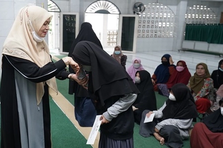 Dharma Wanita UIR Beri Santunan pada Anak Yatim, Putra-putri Pegawai dan Dosen yang Telah Meninggal Dunia