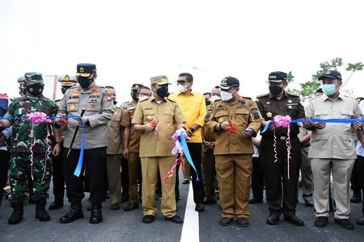 Gubri Resmikan Penggunaan Jalan Tol, 'Ribuan Kendaraan Meluber Melintasi Pekanbaru-Bangkinang'