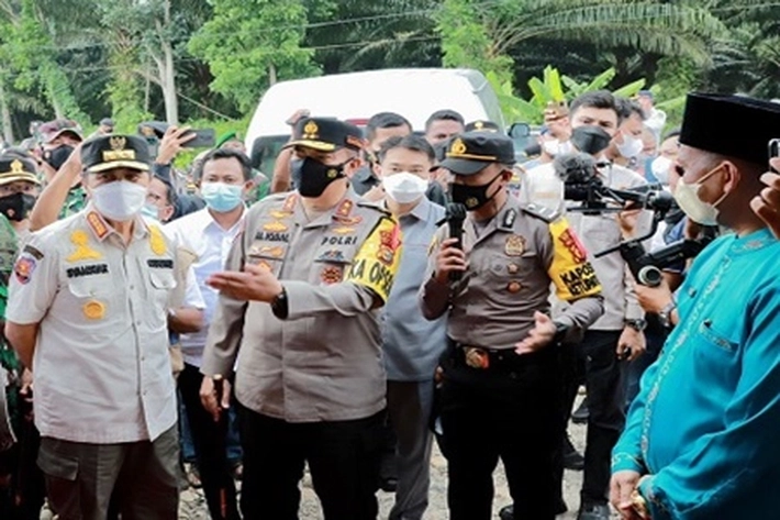 Kapolda Riau Bersama Gubri Tinjau Pos Pelayanan Terpadu Lebaran 2022 di Perbatasan Riau-Sumut