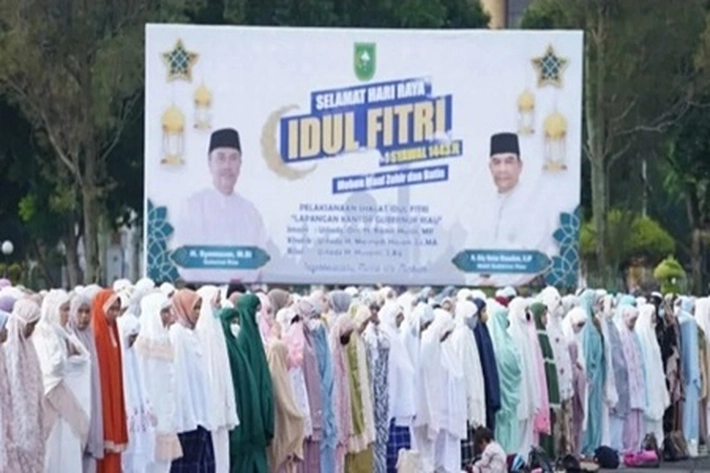 Usai Sholat Ied, Jamaah Masjid An Nur Asik Berswafoto Ria