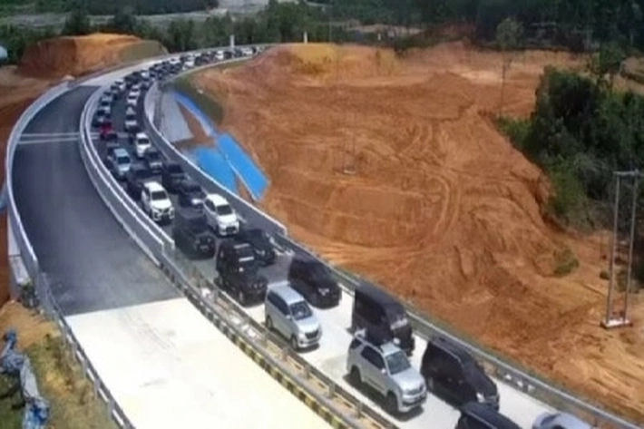 Puluhan Ribu Kendaraan Lintasi Tol Pekanbaru-Bangkinang
