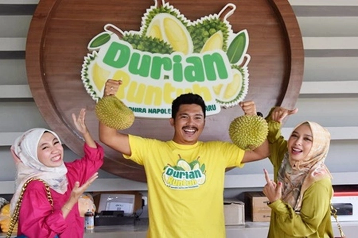 Pusat Jajanan 'Kampung Durian Runtuh' Meriah, 'Tidak Hanya Manis dan Rada Pahit Juga Selamat di Perut'