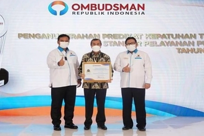 Pemprov Riau Peroleh Penghargaan Standar Pelayanan Publik 2021 dari Ombudsman RI