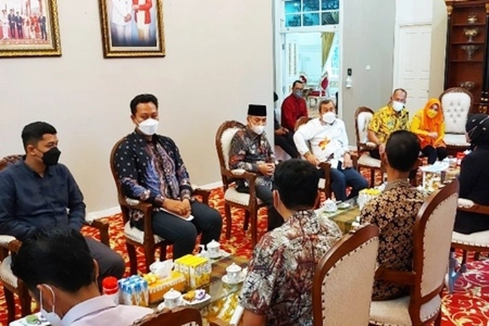 Gubernur Syamsuar Perjuangkan Petani, 'karena Nasibnya Semakin Remuk Redam'