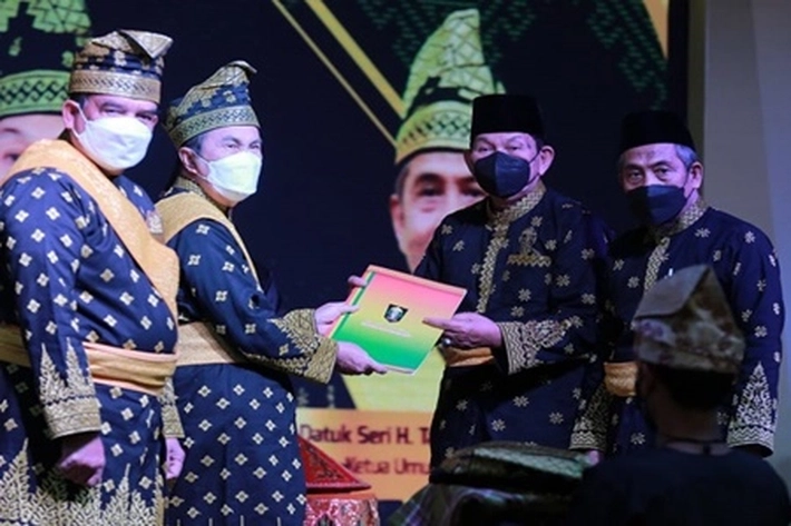Datuk Seri Setia Amanah Syamsuar Dinilai tak Amanah, 'Ikut Menghancurkan Masa Depan LAMR dan Perpecahan Suku Melayu'