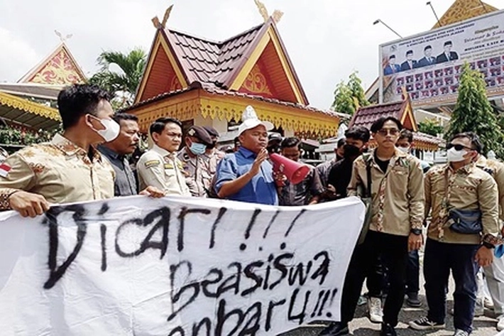 Masa Ipemaru Datangi DPRD Pekanbaru, 'Desak Beasiswa Segera Dikucurkan'