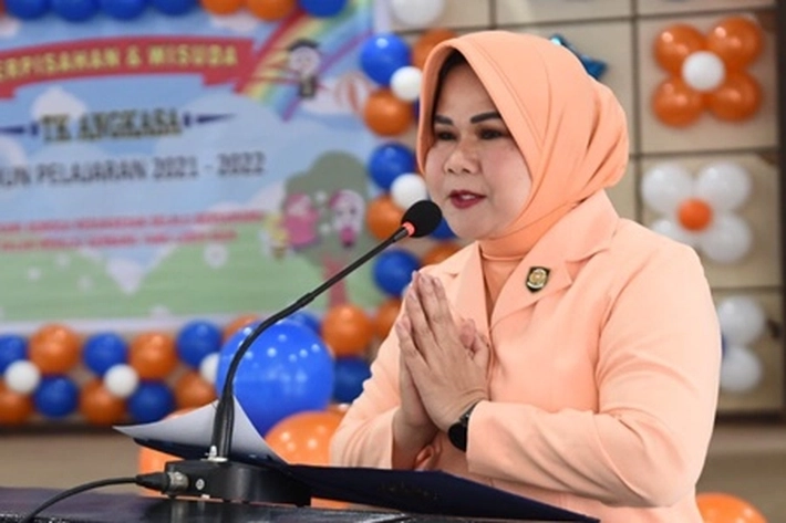 Ketua Yasarini Lanud RSN Iswari Andi Kustoro Tinjau Taman Kanak-kanak Angkasa
