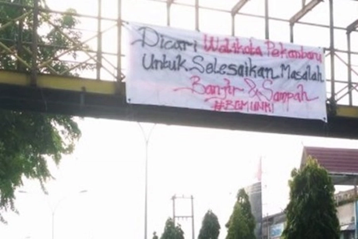 Spanduk Sindiran Bertuliskan Soal Banjir dan Sampah, 'Muncul Seiring Peringatan HUT Pekanbaru'