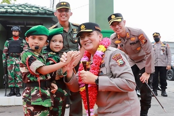 Kapolda Riau Irjen Muhammad Iqbal Kunjungan Kerja ke Negeri Seribu Parit Gunakan Helikopter