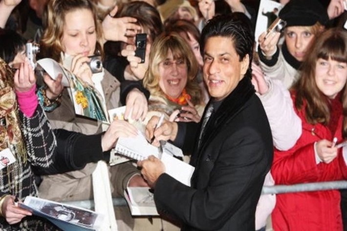 Mengapa Pesona Aktor Shah Rukh Khan Tak Lekang Oleh Waktu?