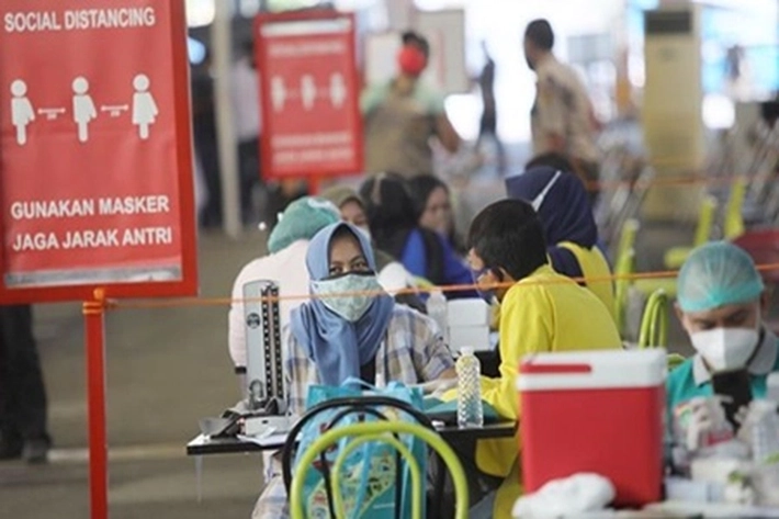 Masuk Mal, Ruang Publik dan Naik Pesawat Wajib Divaksin Booster, 'karena Kasus Covid-19 Kumat Lagi'