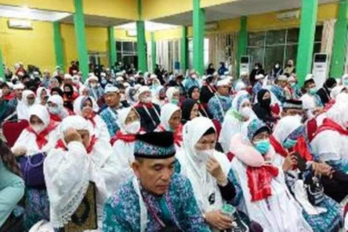Jamaah Haji Kloter 6 Tumpah di Kantor Kemenag Pekanbaru, 'Warga Berbondong-bondong Ucapkan Rasa Syukur'