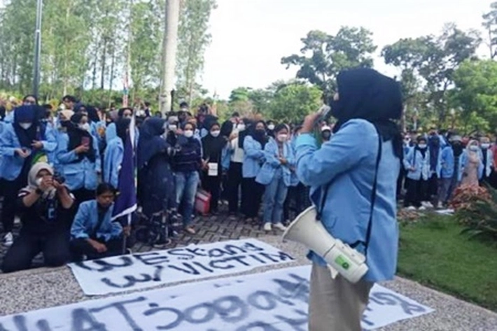 Ratusan Mahasiswa FISIP Unri Desak Mendikbud Beri Sanksi Syafri Harto