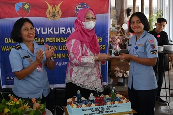 Komando Operasi Udara I Beri Surprise Wanita TNI Angkatan Udara