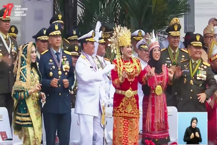 Tiga Kepala Staf Joget Bareng di Istana, Kasad: Kemerdekaan RI Kali Ini Bermakna Luar Biasa
