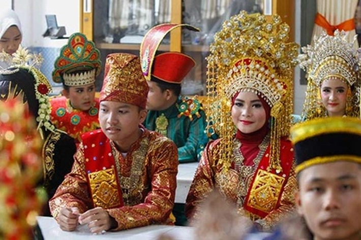 Semarakkan 17 Agustus, Pakaian Adat Tingkat SMA Diperlombakan