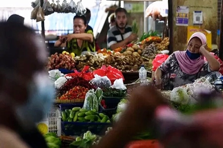 Harga BBM akan Naik: Lebih 20 Juta Keluarga Perlu Diberi BLT untuk ‘Mengurangi Tekanan’