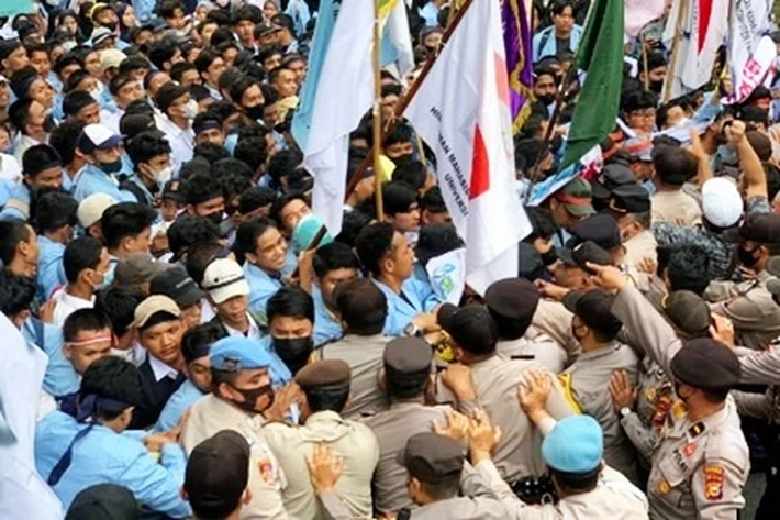 Gelombang Demonstrasi Tolak Kenaikan BBM Berlanjut, Ketua DPRD Riau Temui Mahasiswa