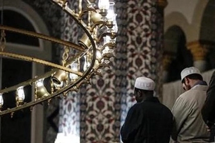 Amalan Dahsyat Hari Jumat dengan Menghidupkan Sholawat kepada Nabi