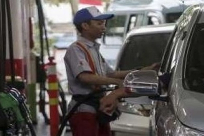 Petugas SPBU Catat Nopol Mobil, 'Saat Pembelian BBM yang Tetap Dibatasi'