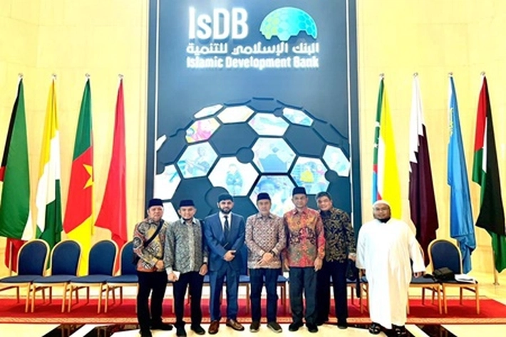 Selama di Arab Saudi, Gubri Kunjungi Muslim World League dan IsDB