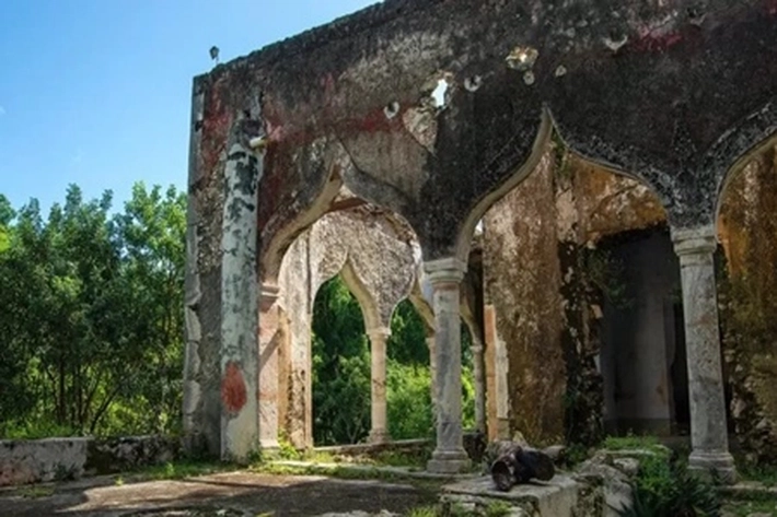 Mengunjungi 'Hantu' Reruntuhan Dibalik Kejayaan 'Emas Hijau' yang Ditinggalkan Sejak 1950