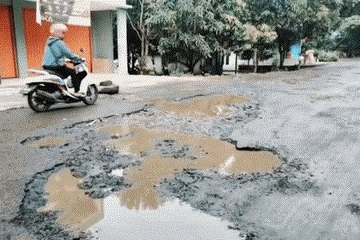 Badan Jalan Provinsi 'Terkoyak Menahun', 'Kondisinya Berlobang-Bergelombang Mengundang Maut'