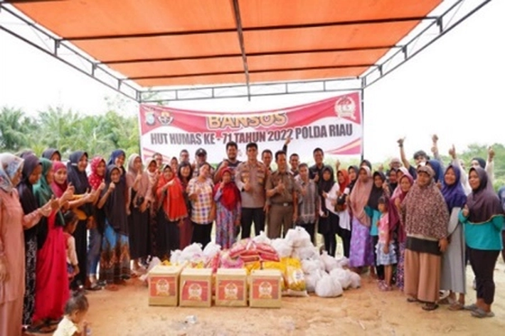 Humas Polda Riau dan WMPR Salurkan 150 Paket Sembako