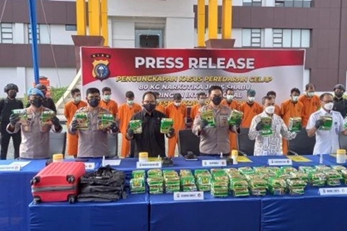 Polisi Gulung 12 Tersangka Sindikat Narkoba Internasional, 'Sabu dan Ganja Diamankan'