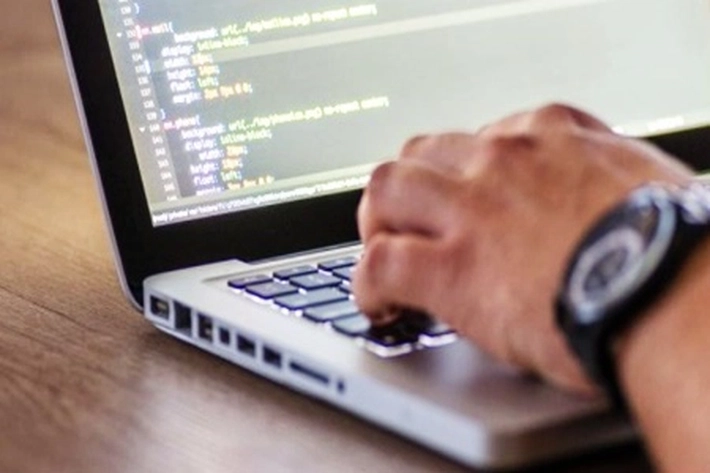 Indosat Gelar Kelas Pendampingan Coding Penyandang Disabilitas