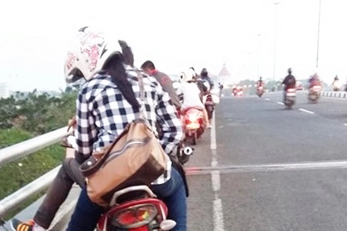 Polisi Ambil Tindakan Pemotor Suka Nongkrong di Flyover, 'yang Melanggar Ditilang Elektronik'