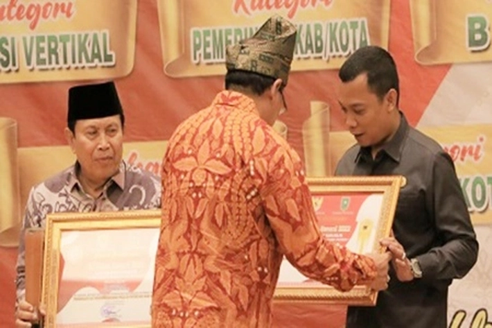 Penjabat Walikota Raih Penghargaan Achievement Motivation Person dari KI Riau