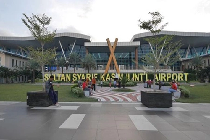 Bandara SSK II Pekanbaru Gunakan Tiga Bahasa, LMR: 'yang Resminya Pakai Bahasa Melayu'