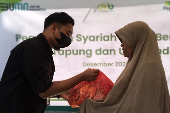 PT Pegadaian Syariah Salurkan Sembako di Peringatan Hari Ibu