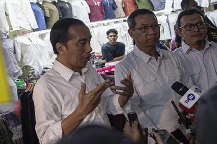 Presiden Jokowi Tak Pakai Masker di Pasar Tradisional, 'juga Sambil Menyapa para Pedagang'
