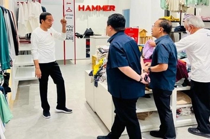 Disela-sela Kesibukan Presiden Jokowi ke Riau, 'sempatkan Kunjungi Mal dan RM Sultan Resto'