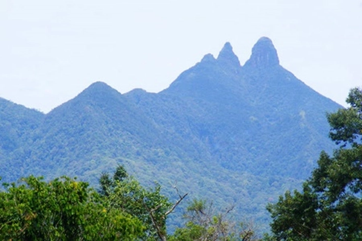 Patahnya Gunung Daik Memiliki Puncak Bercabang Tiga, 'jadi Masuk Ikon Wisata dan Warisan Budaya Takbenda yang Diakui UNESCO'