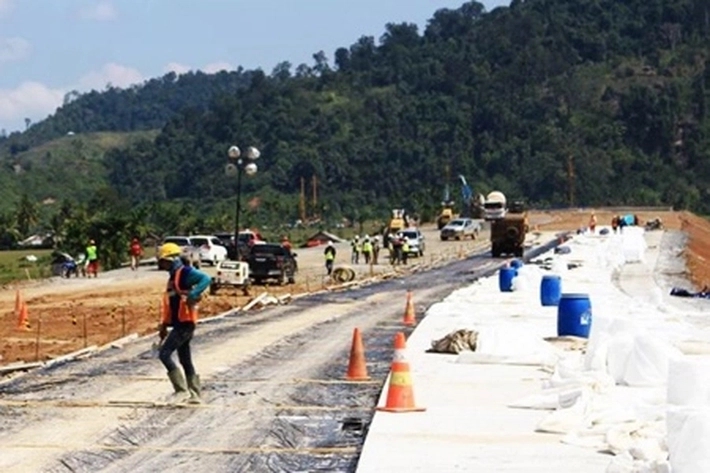 Infrastruktur Dua Jalur Jalan Penghubung Sungai Lala dan Air Molek Terus Ditingkatkan