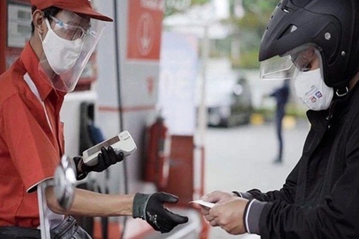 Pertamina Larang Main Ponsel di SPBU, 'Tapi juga Bisa Bayar BBM Lewat Aplikasi'
