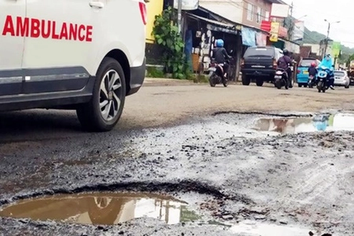 PUPR Hanya Bisa Tambal Sulam Jalan Rusak, 'yang Dinilai Sepertinya Sekedar Usulan Tanpa Realisasi'
