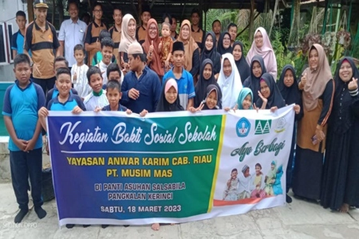 Musim Mas dan Yayasan Anwar Karim Santuni Siswa-i Yatim Piatu, 'dengan Perlengkapan Sekolah, Sembako dan Uang Saku'