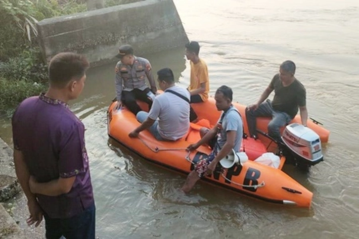 Bocah Hanyut dan Tenggelam Saat Buang Air Kecil di Sungai Kampar