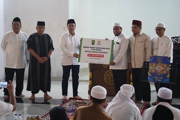 Gubri dan Wagubri Salurkan Bantuan Program Baznas 1.000 Paket Santunan Idul Fitri di Malam ke Dua Ramadhan