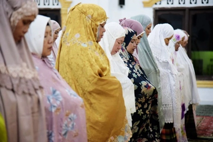 Bupati Kasmarni Safari Ramadan Dilanjutkan Salat Tarawih di Masjid Al-U'Budiyah Pinggir