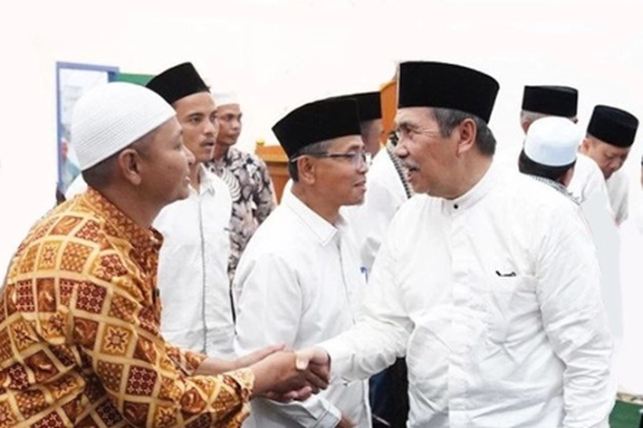 Safari Ramadhan, Gubernur Syamsuar Jelajahi Masjid-masjid yang ada di Riau, 'juga Sempatkan Ziarah ke Makam para Ulama'